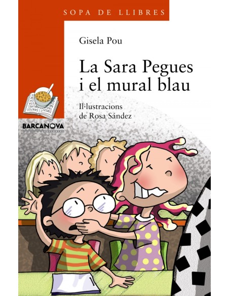 La Sara Pegues i el mural blau La Sara Pegues i el mural blau