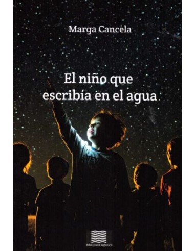 NINO QUE ESCRIBIA EN EL AGUA EL