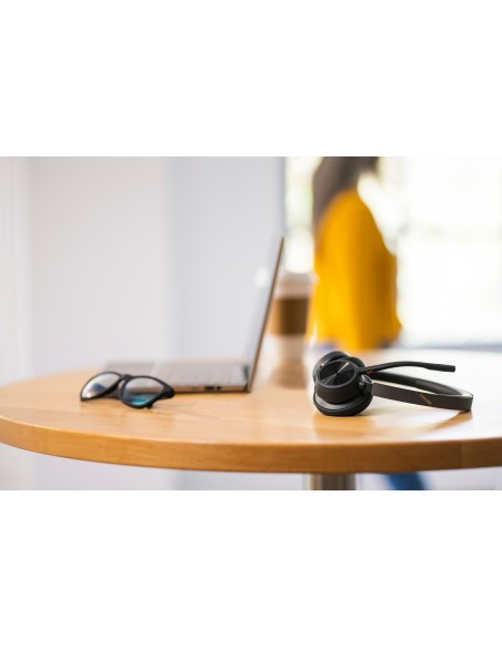 Auriculares USB-C Voyager 4320 + adaptador BT700