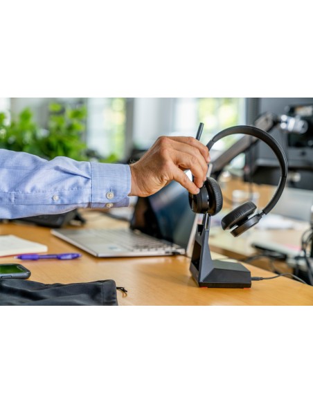 Auriculares USB-C Voyager 4320 + adaptador BT700