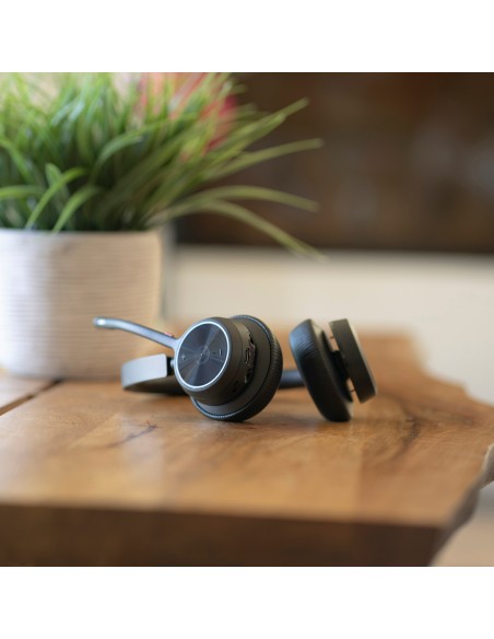 Auriculares USB-C Voyager 4320 + adaptador BT700