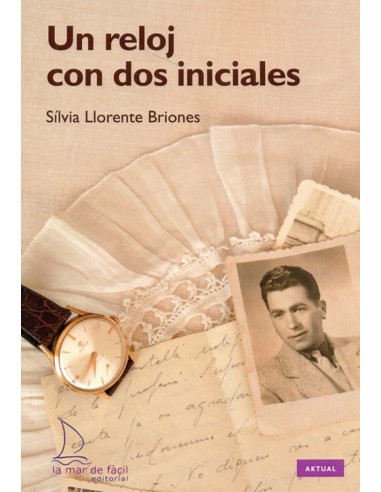 Un reloj con dos iniciales