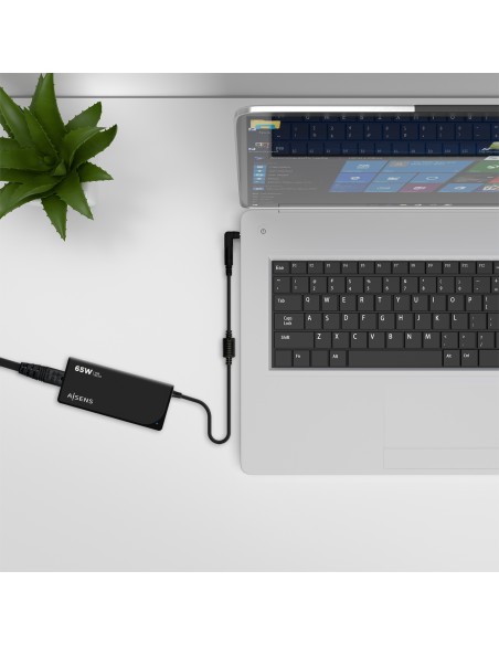 Cargador 65 W Automatico Universal Multitension Para Portatil Con 9 Conectores + USB-A QC.3.0