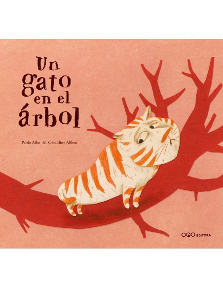 UN GATO EN EL ARBOL