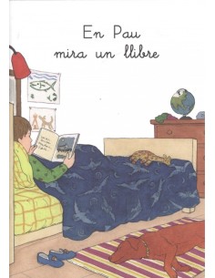 EN PAU MIRA UN LLIBRE