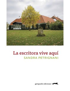 LA ESCRITORA VIVE AQUI