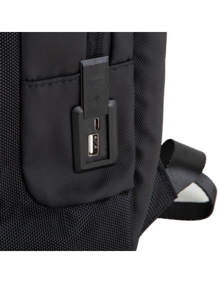 IGG318539 maletines para portátil 39,6 cm (15.6") Mochila Negro
