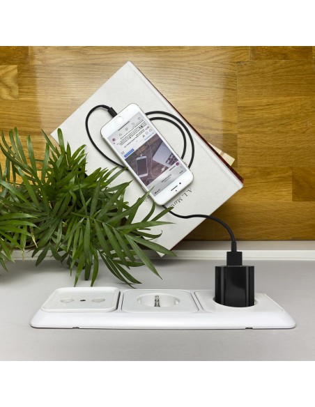 10.10.2002 cargador de dispositivo móvil Negro Interior