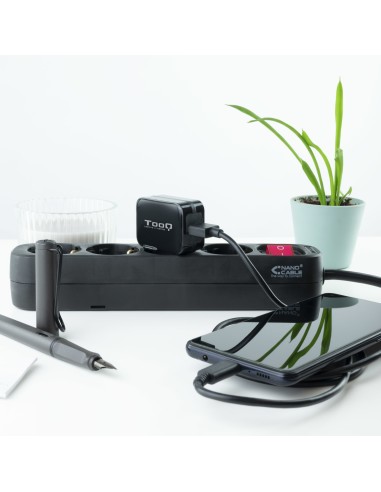 TQWC-1S01 cargador de dispositivo móvil Negro Interior