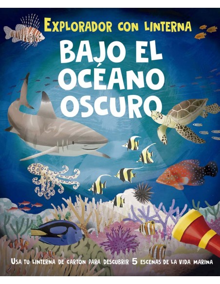 Explorador con linterna Bajo el oceano oscuro