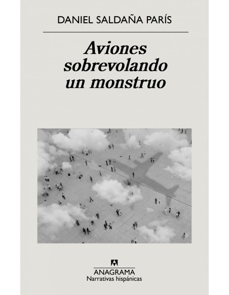 Aviones sobrevolando un monstruo
