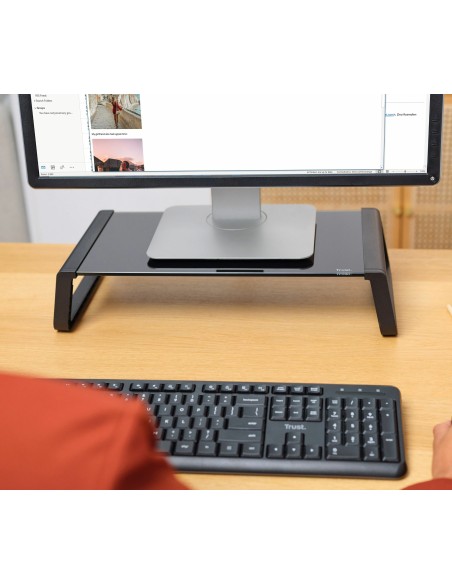 Monta Negro Escritorio