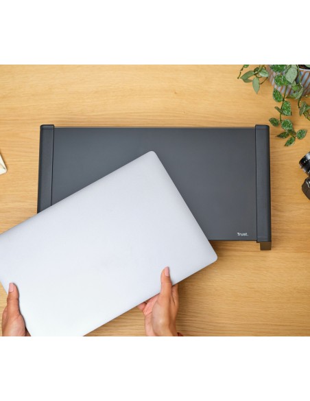 Monta Negro Escritorio