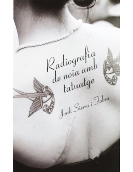 Radiografia de noia amb tatuatge