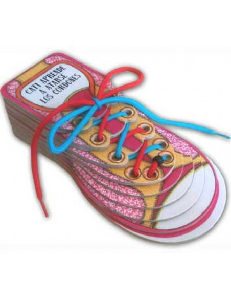 CATI APRENDE A ATARSE LOS CORDONES