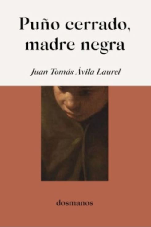 Puño cerrado, madre negra